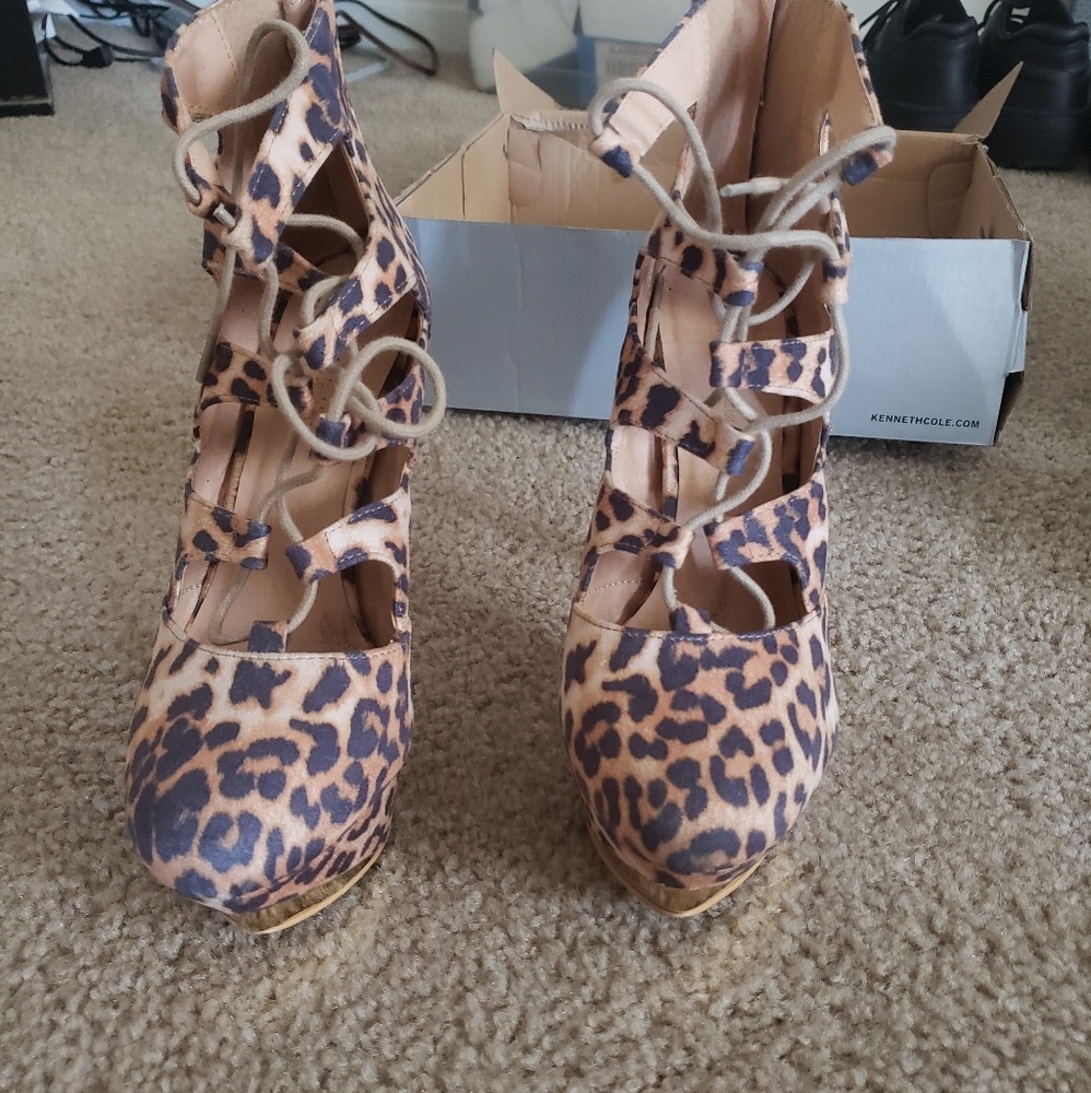Shoes - Picture 2 of 4